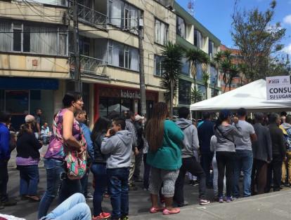Corferias, en Bogotá, es uno de los puntos donde más personas se acercan a votar.