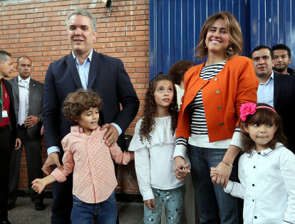 Está casado con la abogada María Juliana Ruiz, con quien tiene tres hijos pequeños: Luciana, Matías y Eloísa.