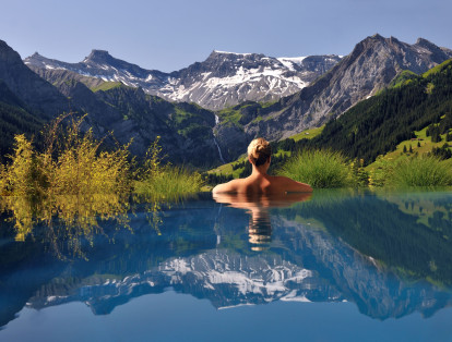 Piscina del Cámbrico cuenta con vista a los Alpes suizos.
