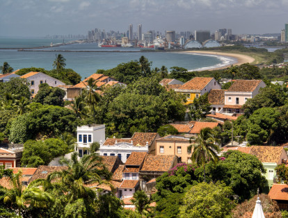 4-	Recife es una ciudad brasileña configurada para el turismo y las vacaciones de ensueño. Su arquitectura colonial sorprendente, se complementa con unas extensas playas que proyectan tranquilidad.
