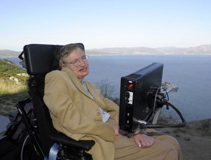 El físico teórico, astrofísico, cosmólogo y divulgador científico británico, Stephen William Hawking, nació el 8 de enero de 1942.