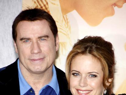 4-	Desde 1991, Jhon Travolta y Kelly Preston se encuentran en una relación. El actor de películas icónicas como Grease, ha estado envuelto en diversos escándalos de infidelidad y homosexualidad, sin embargo, la pareja continúa unida.