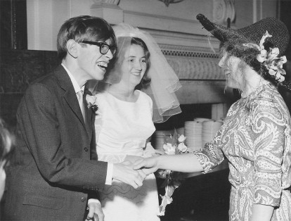 Su boda con Jane Wilde se celebró en 1965, cuando ya comenzaba a manifestarse su enfermedad. Su primer hijo nació dos años después.