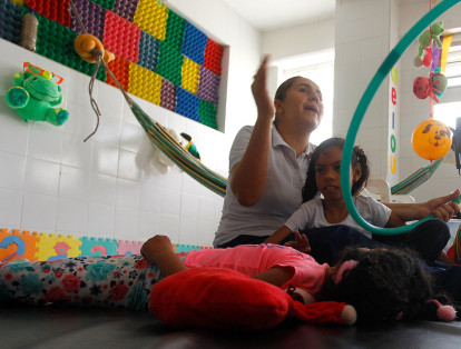 En 1998 se construyó la primera etapa del Centro en el barrio la Paz, inicialmente, para 15 niños con parálisis cerebral.