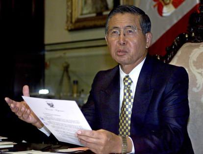 Alberto Fujimori fue destituido en 2000, "por incapacidad moral permanente". Pero el Congreso lo hizo después de que él se hubiera marchado a Japón, desde donde renunció por fax a la presidencia en medio de un escándalo de corrupción.