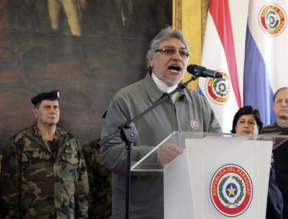 Paraguay
Fernando Lugo destituido en 2012 "por mal desempeño de sus funciones", en un juicio político por el Senado.