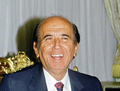 Venezuela
El presidente Carlos Andrés Pérez, acusado de malversación y enriquecimiento ilícito, fue cesado en mayo de 1993, y su destitución, confirmada por el Congreso el 31 de agosto siguiente.