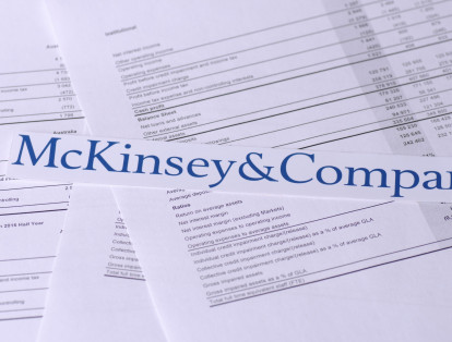 McKinsey & Company llega en la séptima posición. Esta empresa es una consultora especializada en temas de gerencia estratégica. Resalta en el listado por las posibilidades que brinda a sus empleados de manejar el tiempo con total libertad, desde aprender un nuevo idioma hasta cumplir un viaje con 10 semanas de vacaciones extra.