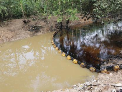 El afloramiento de crudo generó una falla en el pozo Lizama 158, en zona rural del municipio de Barrancabermeja, Santander.