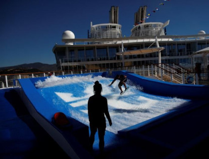Una pista de hielo y diversión con inteligencia artificial, los lujosos atractivos del crucero más grande del mundo