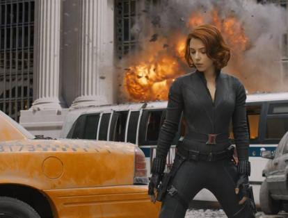 Viuda Negra, interpretada por Scarlett Johansson llega en esta entrega de la mano de la espía rusa Natasha Romanoff. En las historias de Marvel hay varias ‘viudas negras’, la más reciente es Romanoff quien trabaja como agente de inteligencia de S.HI.E.L.D.