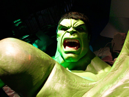 El doctor Bruce Banner se convirtió en  un hombre de increíble fuerza y tamaño producto de un experimento fallido. A ese hombre verde se le conoce como Hulk y la interpretación la realiza Mark Ruffalo.