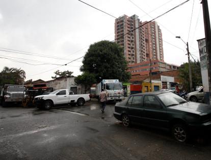 En julio de 2017, el estadounidense Dennis Ruckel, de 68 años, fue hallado muerto en un apartamento alquilado del barrio Naranjal, comuna 11 de Medellín. Las autoridades afirmaron que el cuerpo tenía tres lesiones con arma blanca.