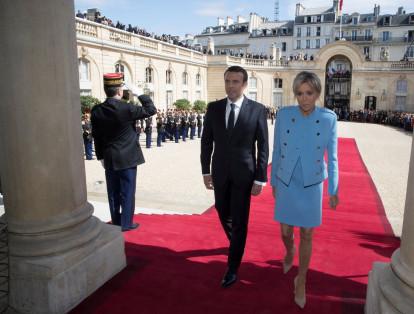Los personajes de la política no se escapan del listado. Con 24 años de diferencia, Emmanuel Macron, el presidente de Francia tiene como primera dama a quien fuera su profesora en el instituto de Amiens. Se trata de Briggite, la esposa de Macrón que tiene 64 años.