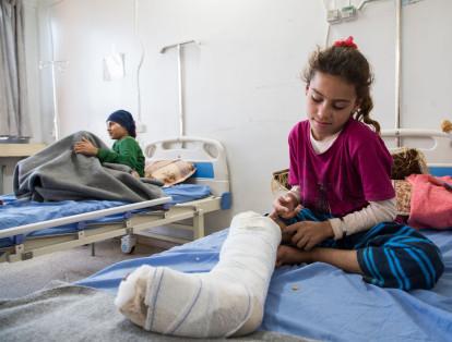En el noreste de Siria, MSF apoya dos hospitales: uno en Tal Abyad, que recibe heridos provenientes principalmente de la gobernación de Raqqa, y otro en Hassakeh. Este último es uno de los pocos centros con atención médica especializada y gratuita para los residentes en la gobernación de Deir Ez-Zor.