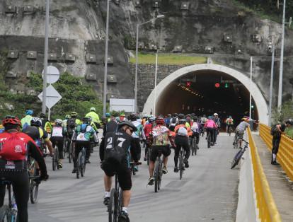 4.000 pedalistas quedaron maravillados al recorrer los 90 kilómetros de la vía Bogotá - Villacicencio este jueves en la madrugada.