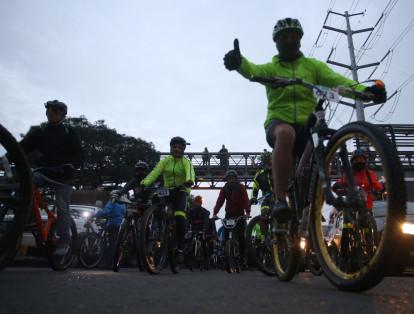 En la travesía participaron colectivos de ciclistas que inscribieron a 3.500 personas, más unos 500 aficionados que salieron espontáneamente a participar del recorrido. La Policía prestó la seguridad.