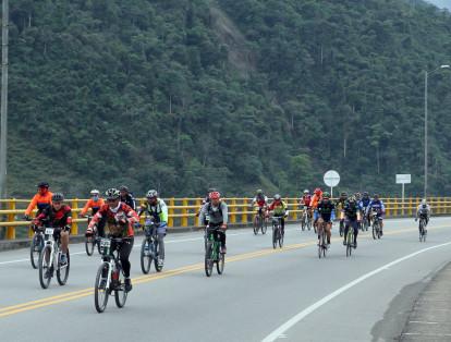Los organizadores señalaron que los ciclistas alcanzaron los 52 kilómetros por hora en las bajadas y en la subida lo hicieron a menos de diez kilómetros.