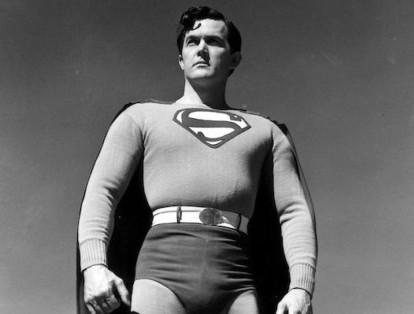 El actor Kirk Alyn fue el primero en darle vida a este icónico personaje en las pantallas. En 1948 se estrenó la película ‘Superman’ y luego vino ‘Atom Man vs Superman’ en 1950.