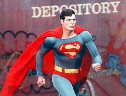 El turno fue para el actor Christopher Reeve, quien alcanzó la fama mundial al interpretar a este superhéroe en la película de 1978, nominada a tres premios Óscar. Es sin duda uno de los actores más recordados. También encarnó a Clark Kent en 'Superman II', en 1980, 'Superman III', en 1983 y 'Superman IV' en 1987.