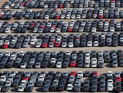 De hecho, solo durante el año pasado de los 355 mil vehículos adquiridos, 28 mil fueron transformados en chatarra y otros 13 mil fueron refaccionados y reingresados al parque vehicular de Estados Unidos.