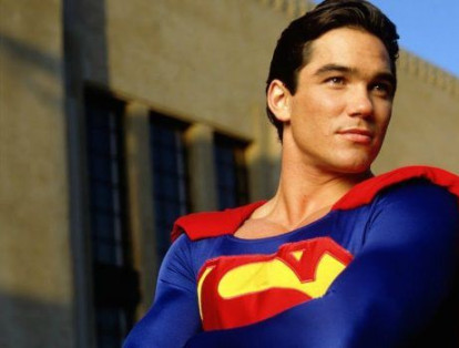 El actor Dean Cain interpretó al superhéroe en la serie de televisión Lois & Clark entre 1993 y 1997. En total, se filmaron 87 episodios.