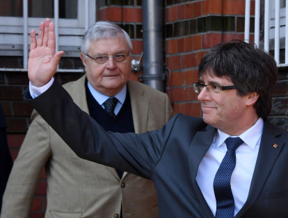 El expresidente de Cataluña Carles Puigdemont fue dejado en libertad bajo fianza ya que el tribunal alemán no contempla dentro de su código penal el delito de rebelión por el que lo juzga España.