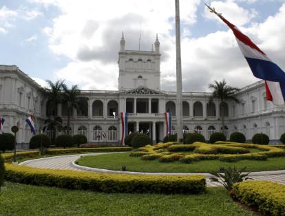 El Palacio de los López es el lugar donde reside Horacio Cartes, presidente de Paraguay. Ubicado en Asunción, capital del país, el Palacio está construido sobre los terrenos heredados por Francisco Solano López a mediados del siglo XIX, de él proviene la denominación de la estructura.