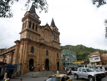 7. Barbosa: este municipio, ubicado en el Valle de Aburrá, en Antioquia, presenta un promedio indicativo de material particulado contaminante PM10 por debajo de los 30 (ug/m3).