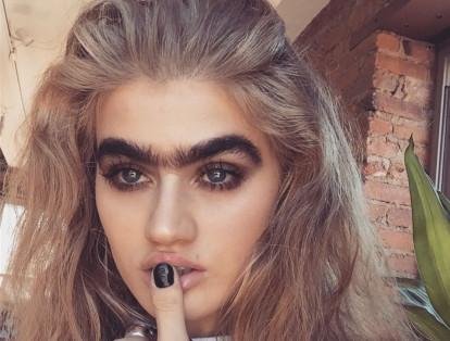 La modelo griega Sophia Hadjipanteli muestra por medio de su Instagram, donde cuenta con casi 170.000 seguidores, cómo el vello en su rostro puede convertirse en algo positivo a pesar de las críticas.