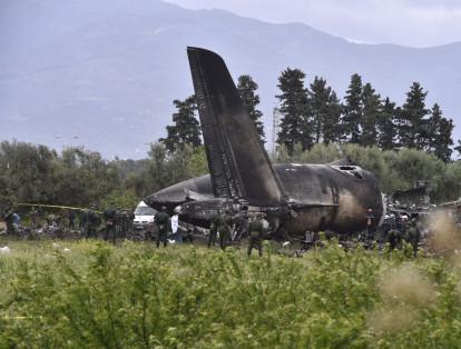 El avión colisionado era de fabricación rusa y clase iliushin. Pocos minutos después de alzar el vuelo tras despegar de la base militar de Bufarik, descendió súbitamente.
