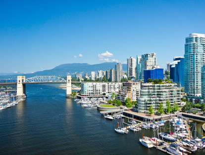 En Vancouver, Canadá, la tolerancia a la inmigración puntúa 9.9 sobre 10, así como el desarrollo personal califica 9.7 sobre 10. Lo menos destacable de la ciudad canadiense reside en el precio de vivienda (1.5 sobre 10) y el transporte público (2.4 sobre 10)