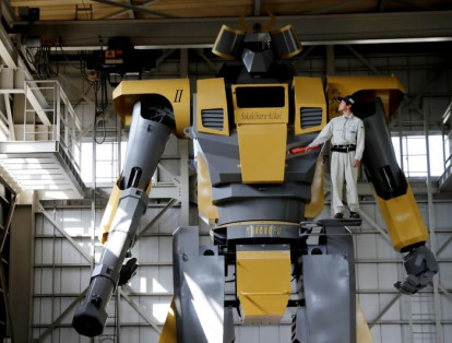 El robot recibe el nombre de LW Mononofu, se encuentra casi terminado y fue fabricado por la empresa Sakakibara Kikai, una de las más grandes compañías asiáticas en el campo de la fabricación de máquinas agrícolas.