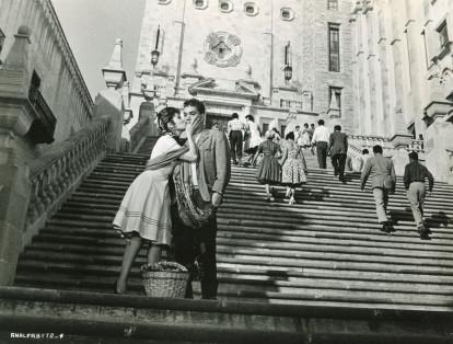 Cantinflas junto a la actriz mexicana Lilia Pardo en una escena de la película ‘El analfabeto’. 1962.