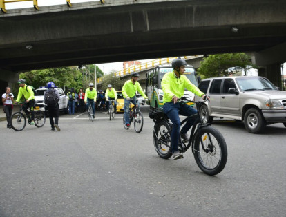 La jornada del día sin carro y sin moto arrancó con un recorrido en bicicleta al que se unieron funcionarios de la administración municipal.