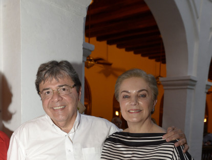 Carlos Holmes Trujillo y Alba Lucía Anaya.