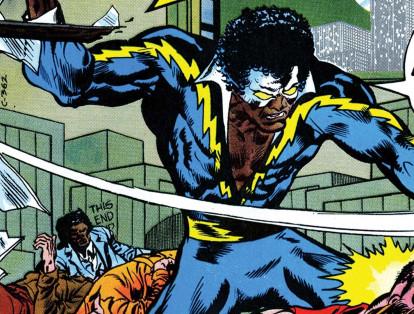 Black Lightning, uno de los primeros superhéroes negros que se puso un traje con poderes, en este caso, son eléctricos. Estaba en la lista de olvidados, pero Netflix lo acaba de revivir en una serie protagonizada por Cress Williams.