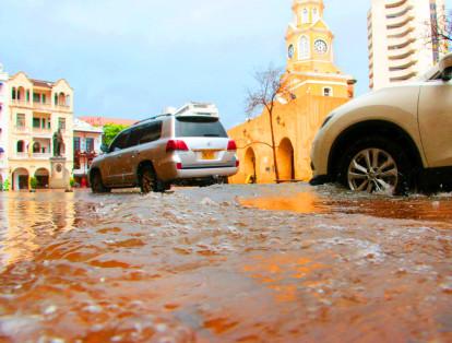 Llegó el invierno a Cartagena y las inundaciones en el Centro Histórico son un llamado al Alcalde que se elegirá el domingo en las votaciones atípicas, a implementar la protección costera y el Plan Maestro de Drenajes.