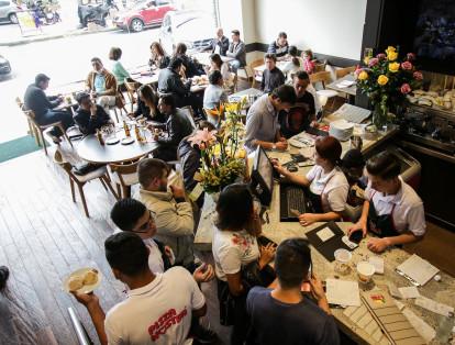 Los seguidores que conocieron hace 20 años la Pizza Nostra están volviendo a llenar el lugar en Bogotá.