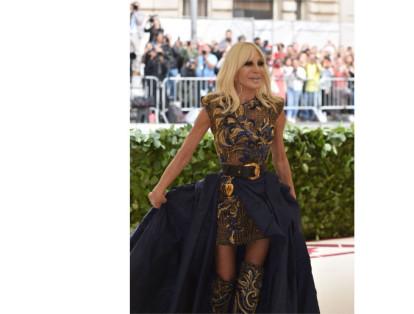 Donatella Versace en la gala del MET en el Museo Metropolitano de Arte en Nueva York. Gala raises money for the Metropolitan Museum of Art’s Costume Institute.