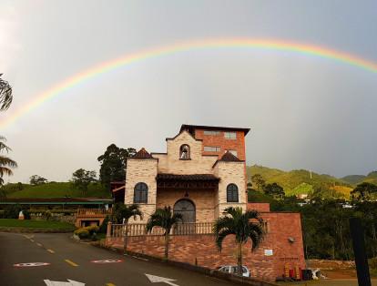 En la tarde de ayer martes este municipio, sur de Medellín, disfrutó de este hermoso fenómeno natural.