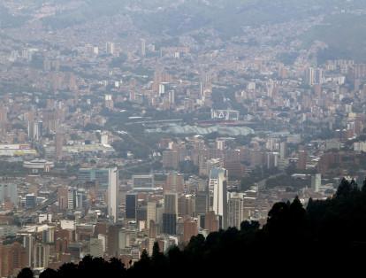 Desde el mirador de Santa Elena se puede disfrutar la parte sur del Valle de Aburrá y Medellín. Llegar hasta el corregimiento toma alrededor de 30 minutos desde el centro de la ciudad.