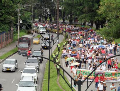 La marcha se inició frente al centro comercial Viva, se dirigió por la avenida 40 hasta el centro en el parque Los Libertadores, donde se concentraron en medio de una soleada mañana que acompañó la jornada.