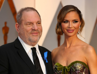 La esposa de Harvey Weinstein, productor de cine acusado de abuso sexual, dijo que nunca sospechó de Weinstein y que fue "terriblemente ingenua"