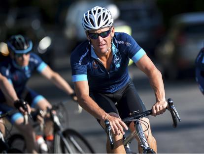 Lance Armstrong fue suspendido de por vida del ciclismo mundial por haber tomado sustancias que mejoraron su rendimiento. También lo despojaron de sus 7 títulos del Tour de Francia.