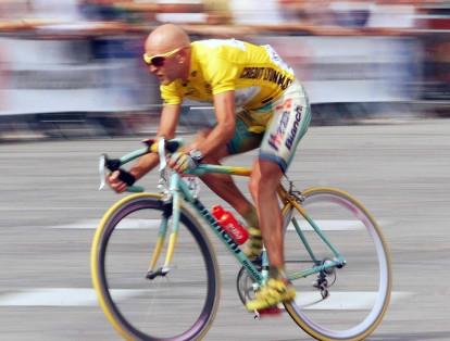 En 1999, al ciclista Marco Pantani se le detectaron altos niveles de hematocrito en la sangre, haciendo que fuera expulsado del Giro de Italia. En marzo de 2004, el deportista fue hallado muerto por una sobredosis de cocaína.