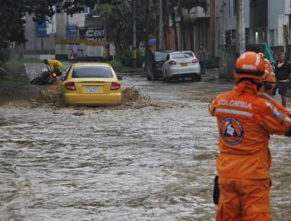 En los últimos días, Medellín ha colapsado por las fuertes lluvias las cuales han causado el desbordamiento de varias quebradas, especialmente en el sector suroriental de la ciudad.