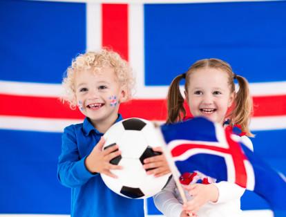 Ahora bien, en Islandia lo que privilegia la prohibición es el idioma nativo, pues el alfabeto islandés, al no contener las letras C, Q o W, prohíbe nombres que incluyan estas consonantes. No hay, por el momento, enriques o wilsons en este país europeo.