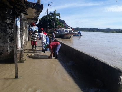 El alcalde del municipio, Esven Cortés, manifestó que hay calles inundadas y señaló que hay un dique que colapsó.