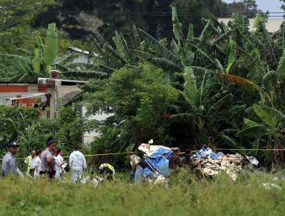 La principal carretera que conduce al aeropuerto de La Habana está cortada a unos 8 kilómetros de las instalaciones, según constató EFE.